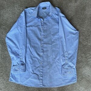 Men’s Van Heusen blue dress shirt